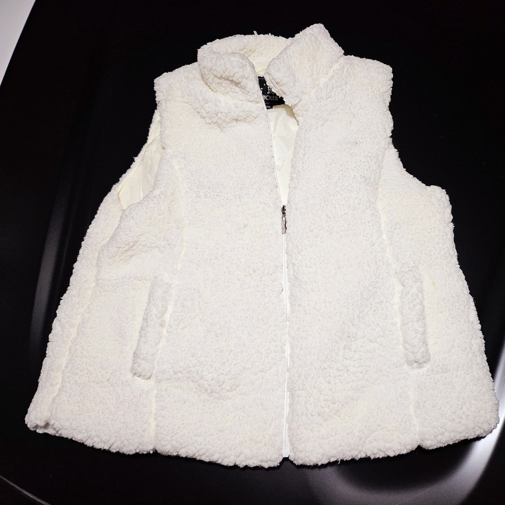 Fuzzy White Vest XXL